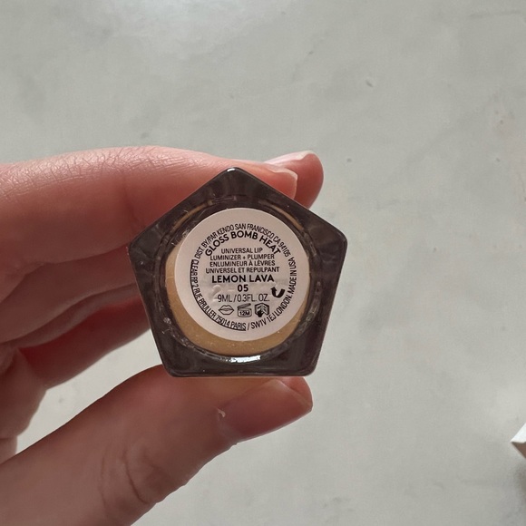 NIB Fenty Beauty Gloss Bomb Heat Universal Lip Luminizer + Plumper - Lemon Lava - Picture 12 of 12